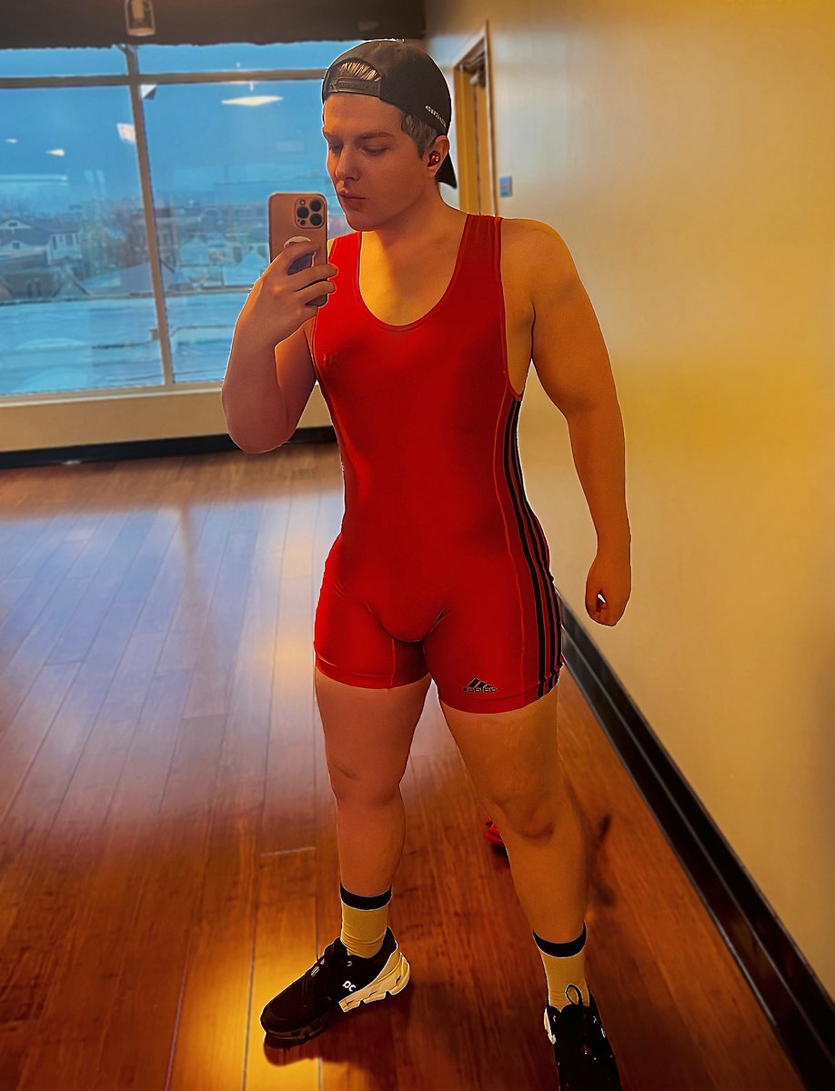 FaustFoxx's tweet photo. I like singlets cuz they’re comfy and easy to wear https://t.co/9o110VDuuf
