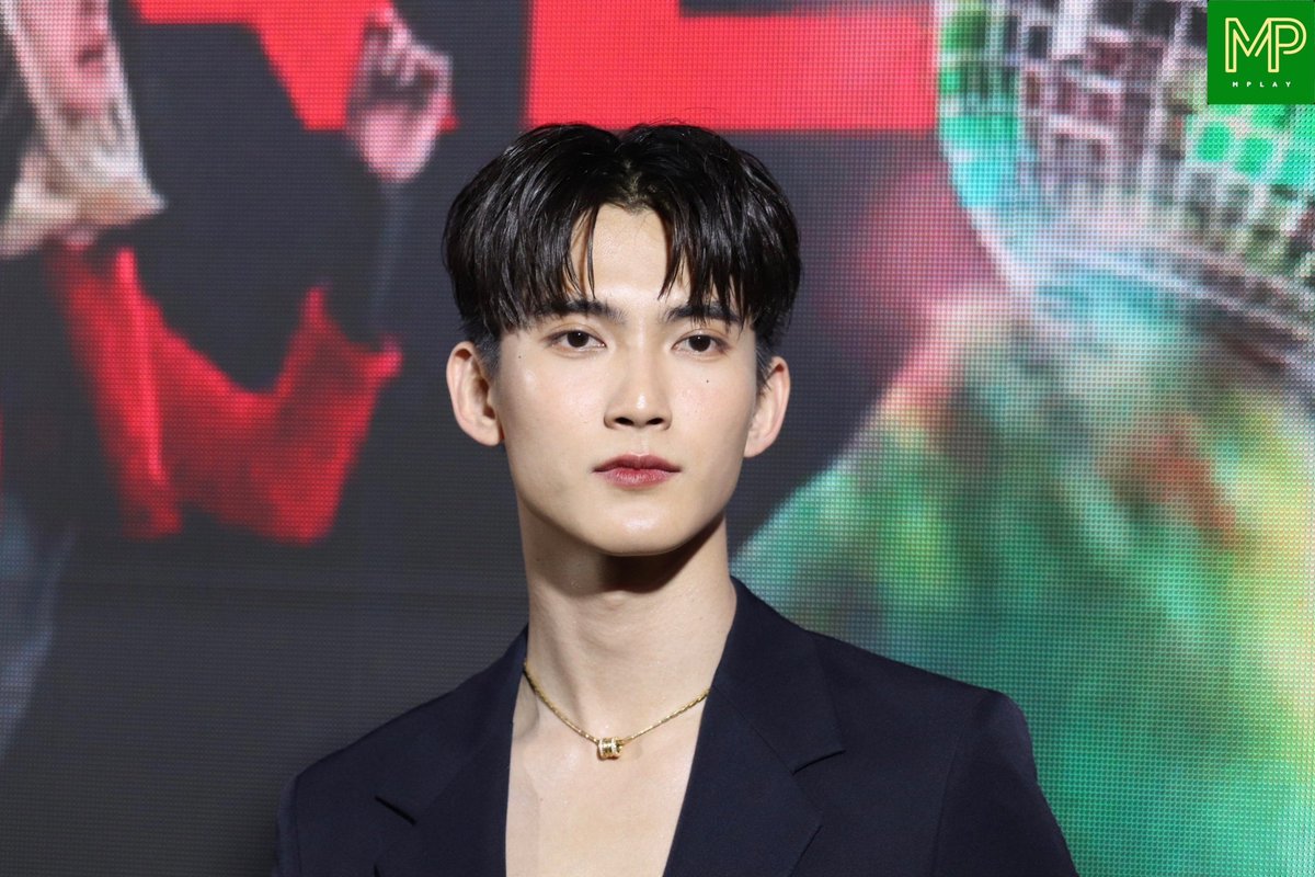 MPlay_2021's tweet photo. "เฟริสท์ ฉลองรัฐ" ร่วมเดิน Red Carpet บนรันเวย์ EM DISTRICT SKYWALK ในงาน เปิดตัวศูนย์การค้า "EMSPHERE"
#EMDISTRICTCALLINGTHEWORLD #EMCALLING #EMDISTRICT #EMSPHERE #EMPORIUM #EMQUARTIER #เปิดตัวEMSPHERE
#EMSPHERExFirst #EMDISTRICTCALLINGTHEWORLD
#First_Chalongrat https://t.co/vcn99vEcPE