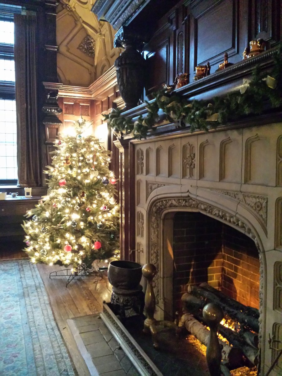 Happy December, everyone! Make this holiday historic by giving a gift that is always the right size: an annual membership to the #Evanston History Center! Learn more about the benefits of membership and purchase a gift membership here:  bit.ly/EHCgift