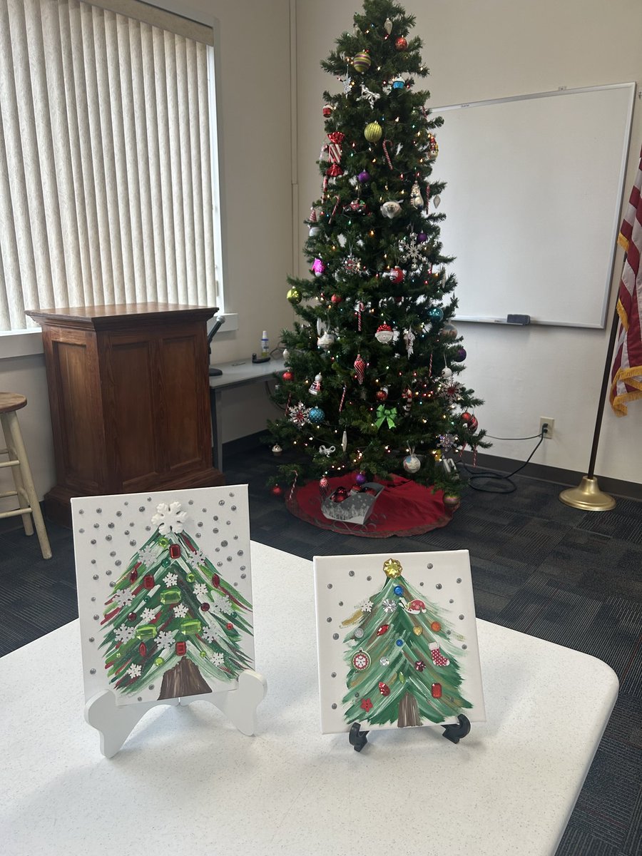 OdomWinery's tweet photo. Wine and Christmas crafting! What could be better! Come and paint your tree and decorate it with lots of Christmas cheer! For those of you who don’t like to paint you can choose a pre painted canvas and decorate it. The date is Dec. 15th, 6-8, and the price is $20. 706-835-8618 https://t.co/To5F6yXCbM