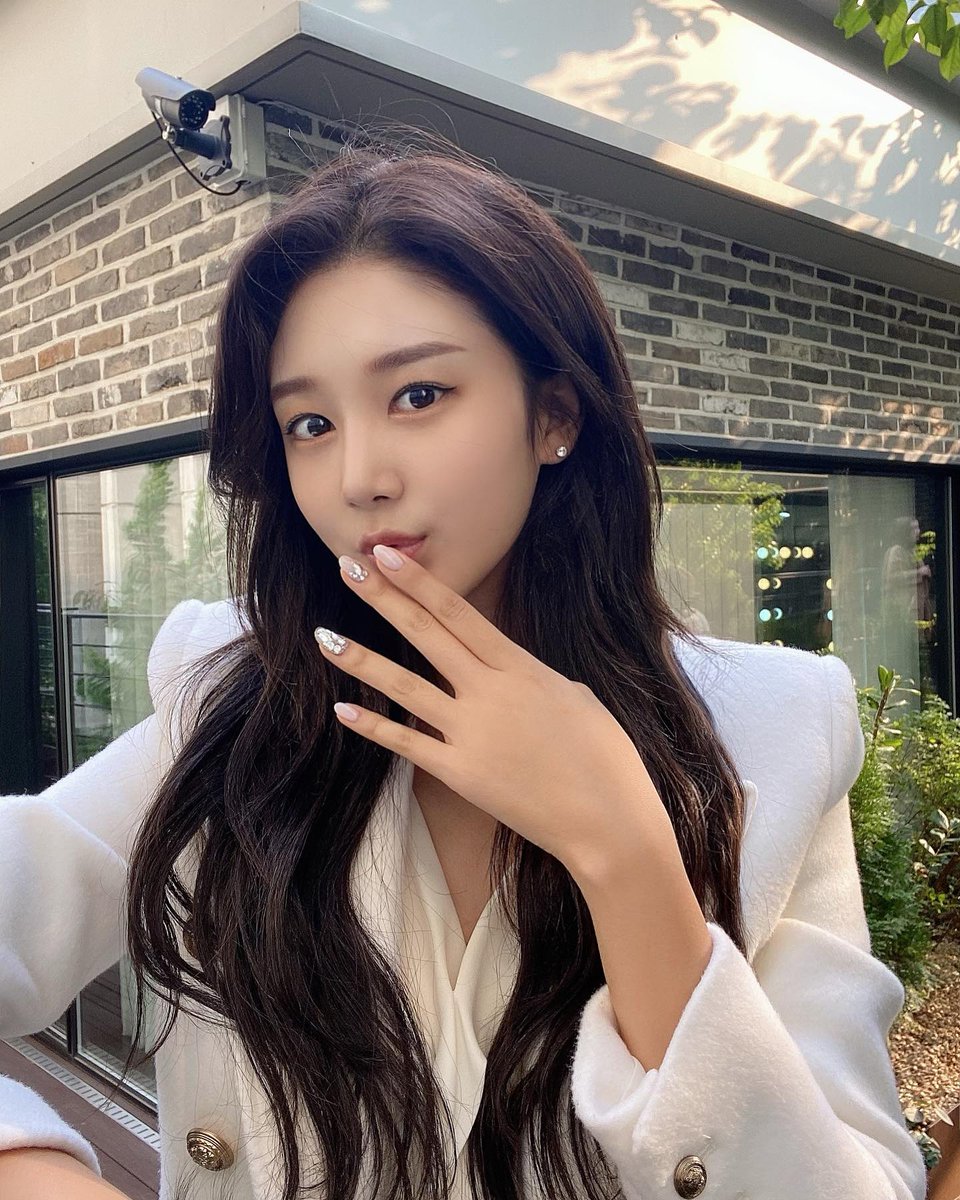 Cherish fate when it comes, and let it go when fate ends. Don't force or refuse. Don't ask for anything.