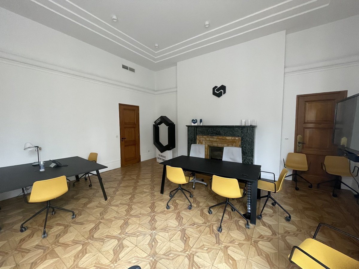 FellusN's tweet photo. Avant notre salon de Marseille demain, visite du campus provisoire d’@AlbertSchool à Marseille avec Alexandre Tremblay. https://t.co/yM0GvlMiCc