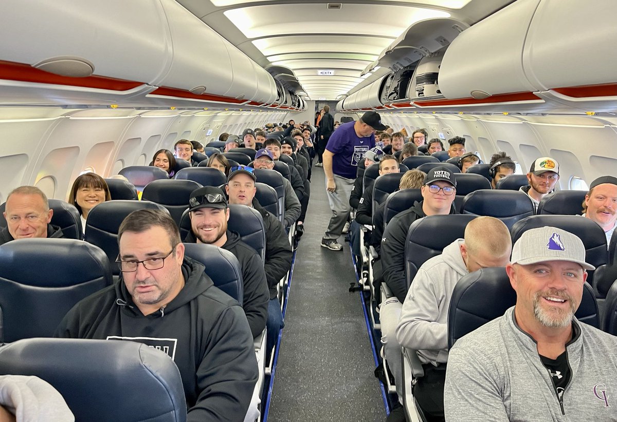 YoteAthletics's tweet photo. The business trip continues with ⁦@YotesFootball⁩ as they board the flight ✈️ to Iowa. Destination: Des Moines, Iowa and Grand View University. #ComeWinWithUs https://t.co/Z3LyFlnpl9