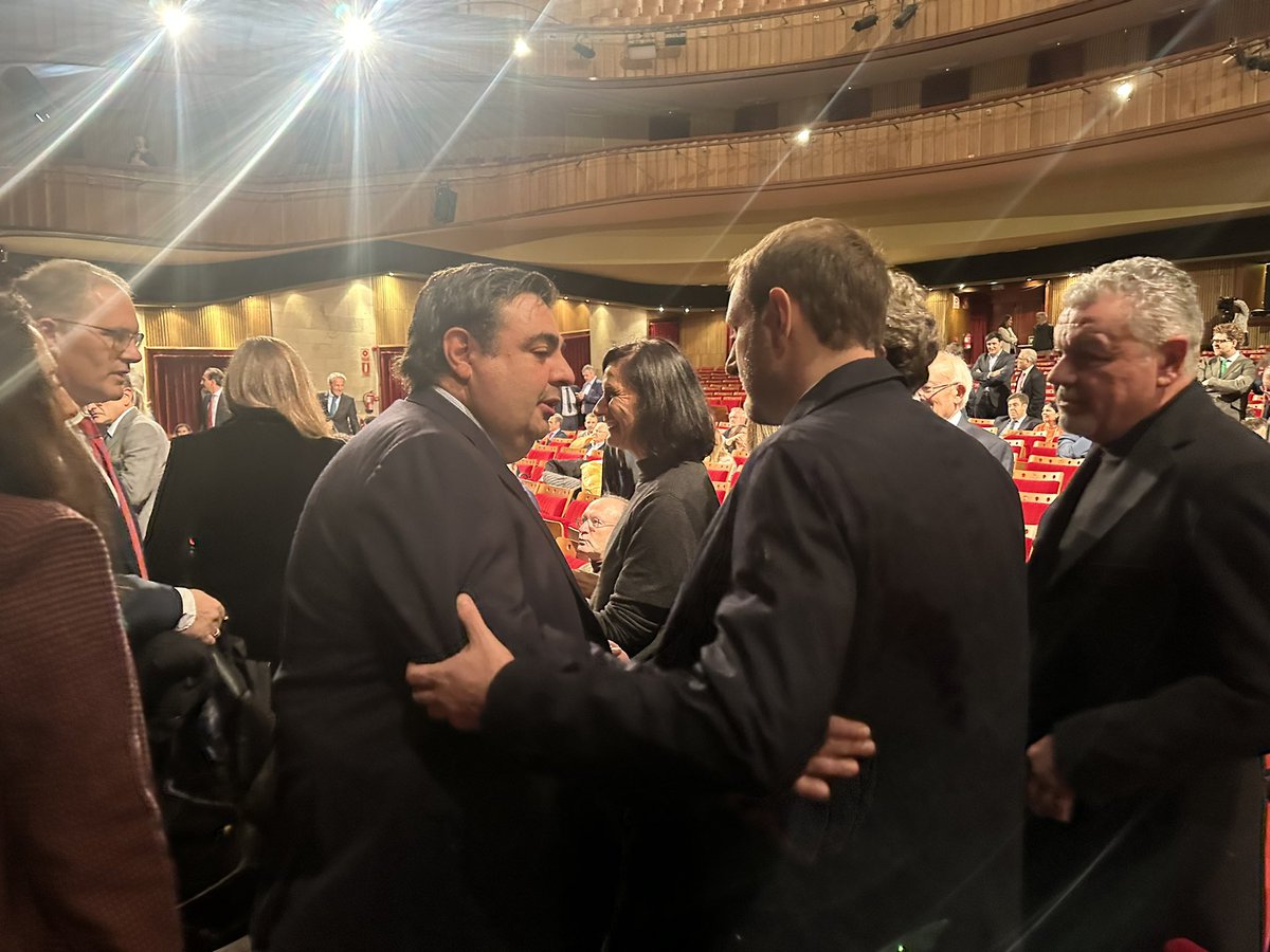 FOROAsturias's tweet photo. #PremiosFADE
📍#Gijón
📸Nuestro secretario general de @FOROAsturias, @AdrianPumares, y Pelayo Barcia, concejal de @FOROGijon, han acompañado esta tarde en el Teatro de la Laboral a @FADE_COMUNICA en la II #Gala dedicada a reconocer la figura del empresario y su papel en la sociedad del Principado de Asturias.
👏Enhorabuena a los premiados:
🏆@AscensoresTresa , Premio #FADE a la Empresa de Asturias 2023, por sus más de 40 años llevando el nombre de Asturias por todo el mundo.
🏆Daniel Alonso, del Grupo Daniel Alonso, Premio FADE a la Trayectoria Profesional.