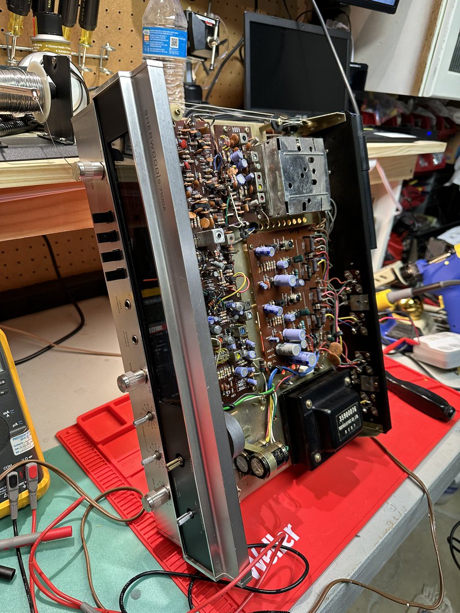 MecPilot's tweet photo. Vintage stereo receiver repairs. Love this stuff! https://t.co/RcJh5RnRWf