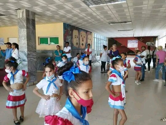 #EducadoresCamagueyanos 
Homenajean escuelas camagueyanas al personal de #SaludPública en sus instituciones por el #DíaDeLaMedicinaLatinoamericana
<a href="/CubaMined/">MINED</a> 
<a href="/DPECAMAGUEY/">Dirección Provincial Educación Camagüey</a> 
<a href="/Barreto_nt/">NTBarreto</a> 
@NavarroOsdeine