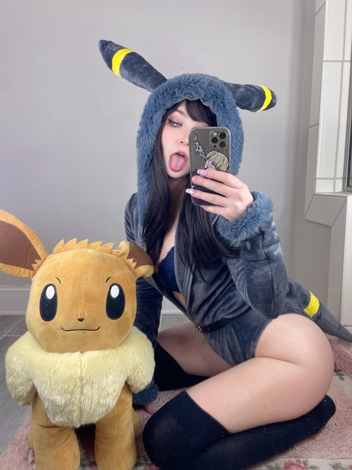 who wants to watch anime with me? https://t.co/ieWTRGCVH7<a href="/tag/chainsawman"class="tags"><span>#chainsawman</span></a><a href="/tag/kobeni"class="tags"><span>#kobeni</span></a>