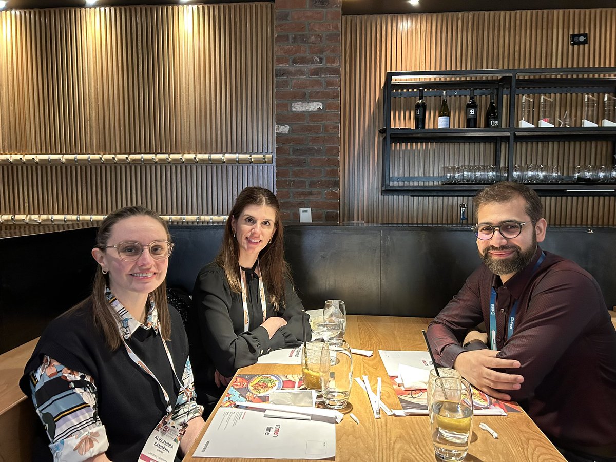 Very proud of my students Manan Dar and Alexandra Sandéhn for their fantastic presentations at #F23MRS <a href="/ePlants_at_LiU/">Electronic Plants Group</a> <a href="/LOE_at_LiU/">Lab of Organic Elec.</a>