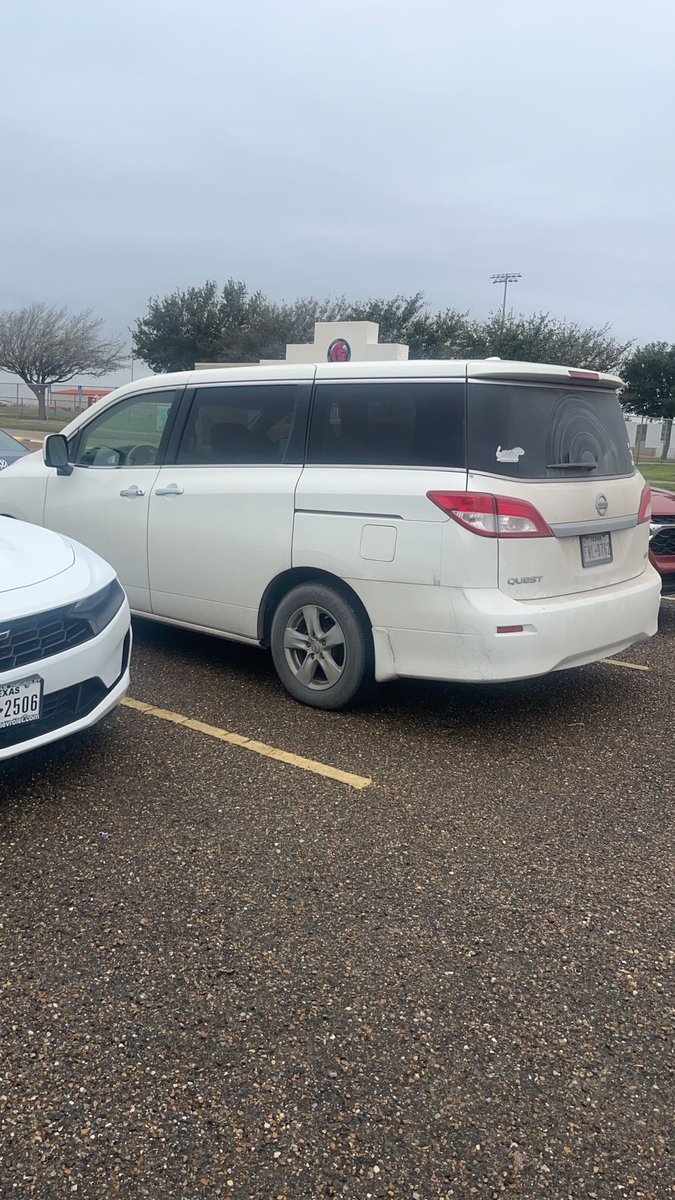 aleynaba06's tweet photo. 1 like and i’ll free the children that mel has trapped in her van https://t.co/J6MwfgxncR