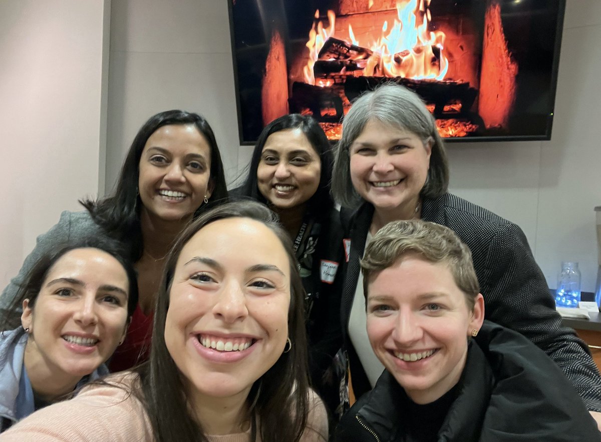 We had a great turnout at the @OwlWomenFaculty Fall Networking Event! Fun was had by the fireside, new connections were made, and productive discussions were initiated. Thank you to all who attended!