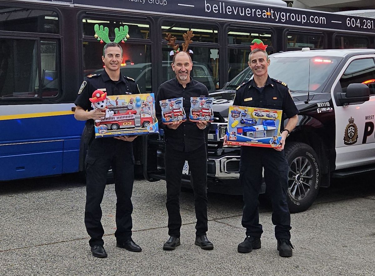 It's time to help North Shore children and families in need this holiday season! From now until December 20, #WestVan Fire & Rescue and the @WestVanPolice are collecting new, unwrapped toys and gifts for the @FSNorthShore. View all drop-off locations: ow.ly/XE2r50Qex3H