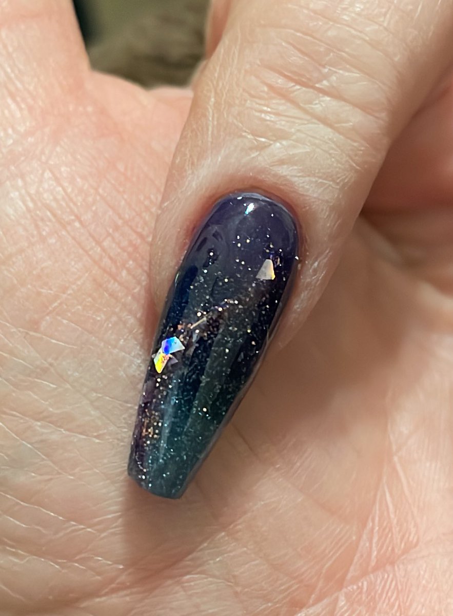 LovettLovesBook's tweet photo. Please gaze in awe at the first acrylic nail I have sculpted in about 12 months. Seriously out of practice but this I’m happy with. Now to finish the rest of the hand! 
#OutOfPractice #NailPro #LongNails #PrettyColours #ImBack https://t.co/QD98DPaKWe