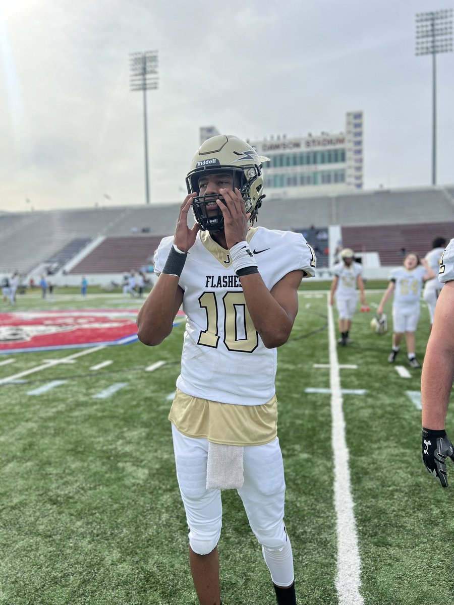 QB1 Senior Malik Shippy (<a href="/MalikShippy_10/">Malik Shippy</a>) suiting up in black and gold for the final time, as he looks to go out a champion. He’s attempting to lead Johnsonville (<a href="/FlashesNation/">Johnsonville High School</a>) to their first state title since 1993.