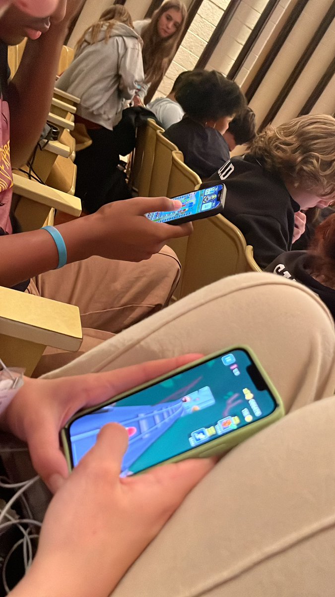 urfavacespades's tweet photo. screenagers #pamemefest23 https://t.co/r99gpLPIlY