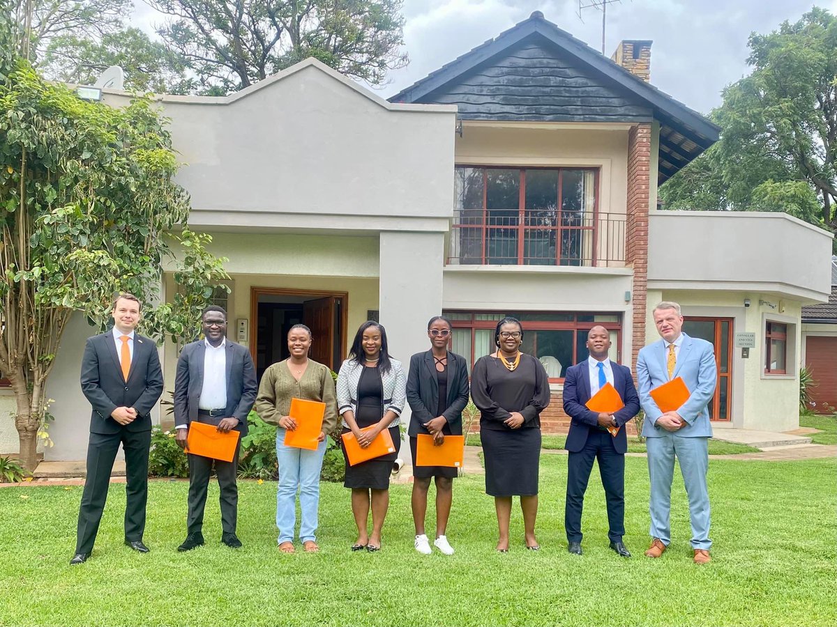 This morning, @CzechEmbassyNL 🇨🇿 Amb. Procházka hosted a roundtable discussion on the current state of HRights in Zambia 🇿🇲 highlighting the ongoing 16 days of activism campaign against GBV 🧡& celebrating the upcoming Human Rights Day. Thank you @CofZambia #GirlsGonePolitical