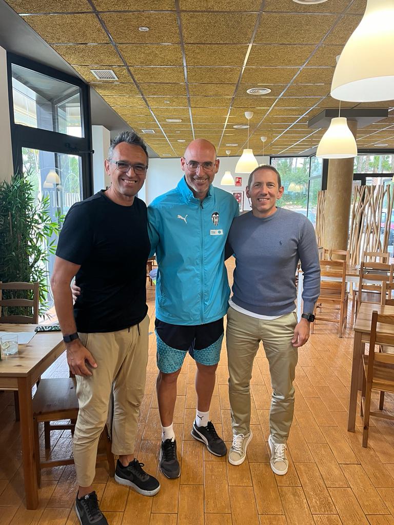 #Pip4
Dos persones molt especials per a mi que han influït molt en la meua trajectòria futbolística.
Sempre és i serà un gràcies <a href="/Toni_Astorgano/">Toni Astorgano</a> , gràcies Juan Torrijos .
Gràcies per tant als dos!!
❤️⚽