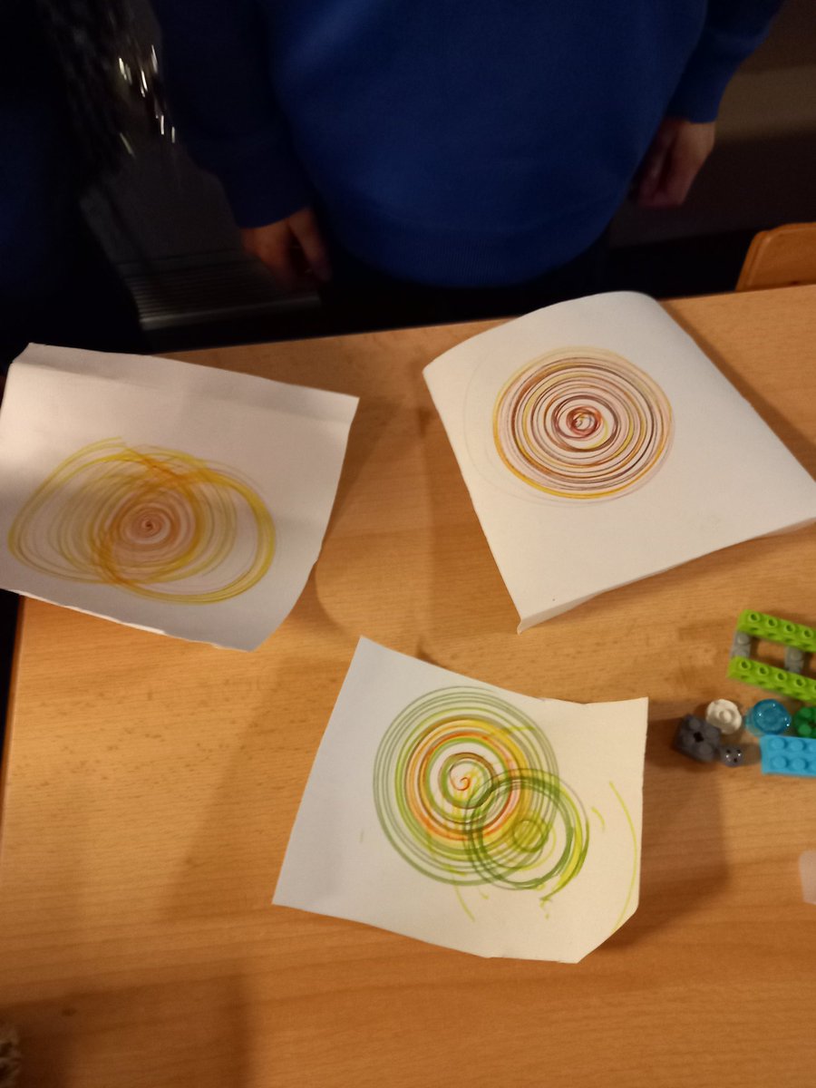 IzwizRobotics's tweet photo. The yr3 &amp; yr4 children at @JCAWakefield had a productive after-school club today creating Robotic Art Spinners. I really could watch these all day - Putting the 'A' into STEAM! Well done everyone 🎨🤖
#STEAM #Artist #Art #Robotics #Codingforkids #LegoWedo2 #creativity https://t.co/a0GJj5GGyS