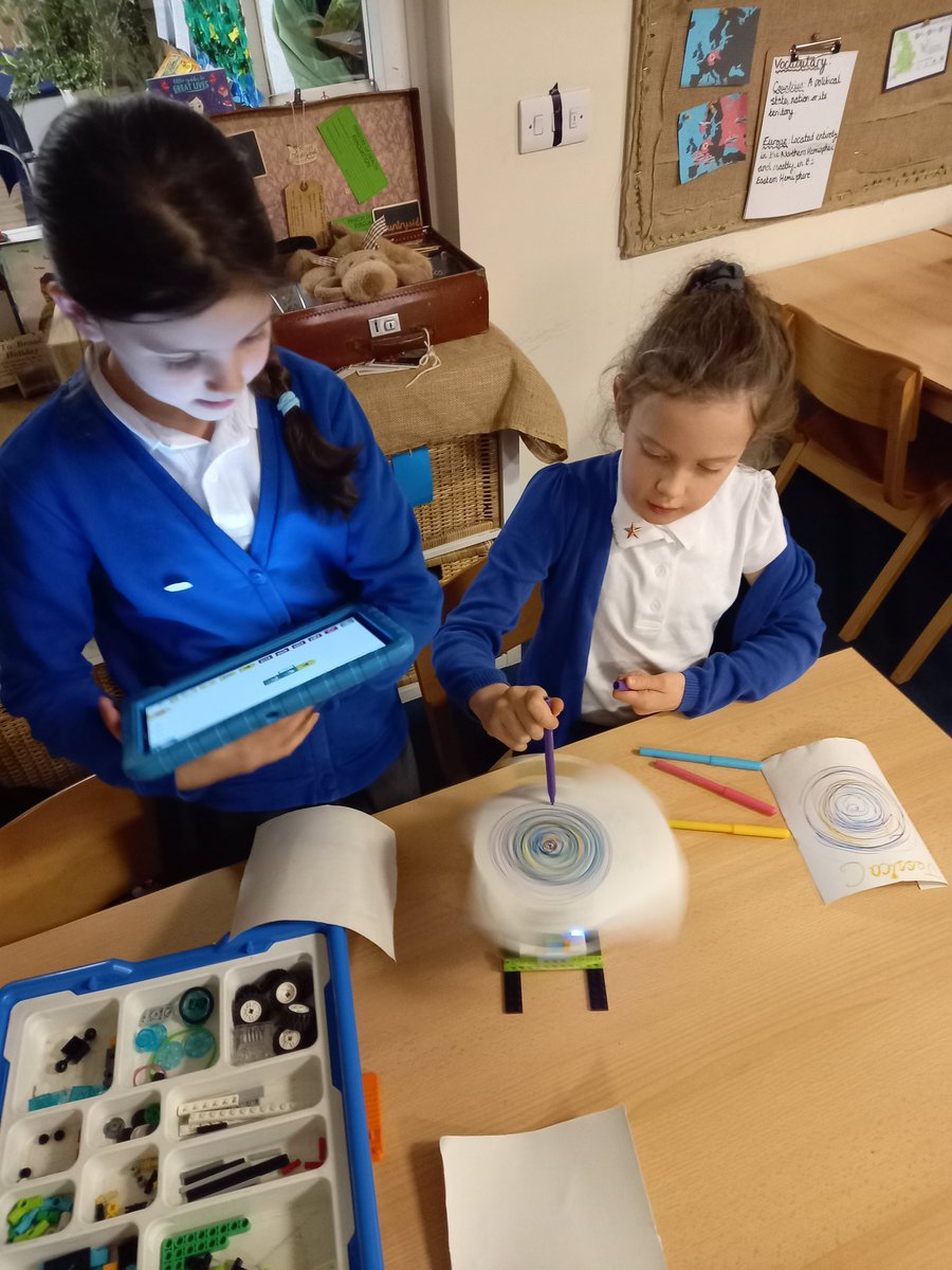 IzwizRobotics's tweet photo. The yr3 &amp; yr4 children at @JCAWakefield had a productive after-school club today creating Robotic Art Spinners. I really could watch these all day - Putting the 'A' into STEAM! Well done everyone 🎨🤖
#STEAM #Artist #Art #Robotics #Codingforkids #LegoWedo2 #creativity https://t.co/a0GJj5GGyS