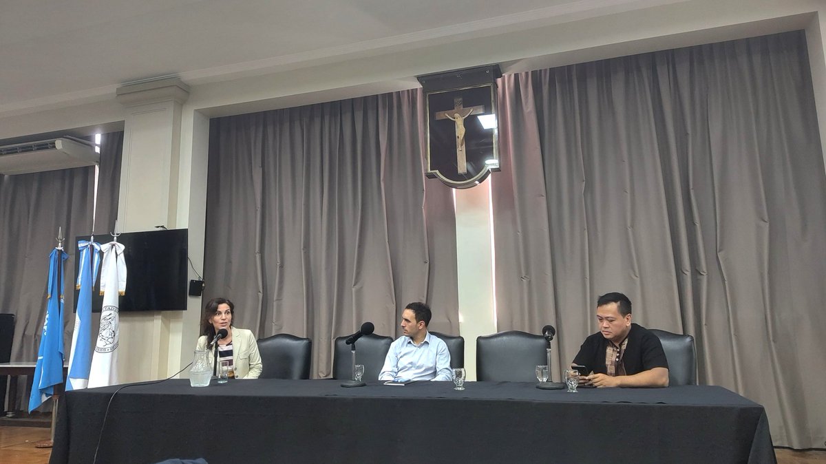 CID_DATOS's tweet photo. 💬 Nuestra Coordinadora Académica, @magalvag participó del panel del último día de las Jornadas Argentinas de Datos y Salud, organizada por @lab_fmed, junto al Secretario de Investigación de la UBA @SebaCiva y Leo Anthony Celi, fundador y director de MIT Sana @MITCriticalData. https://t.co/r7FkaYrw8r