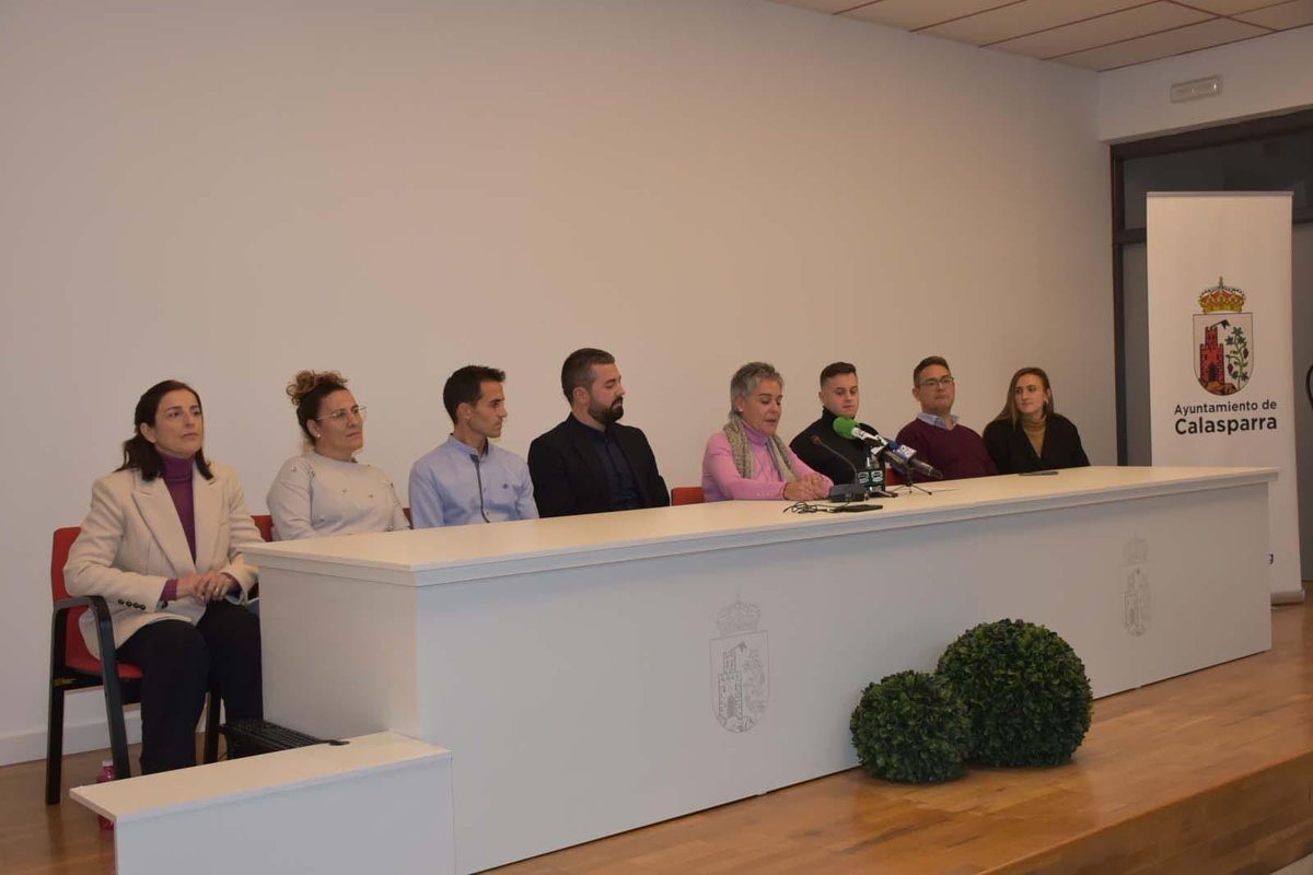 AytoCalasparra's tweet photo. El Ayuntamiento llega a un acuerdo definitivo con la familia propietaria para la compra de la Plaza de Toros de “La Caverina” 
La alcaldesa  de Calasparra, Teresa García junto al Equipo de Gobierno han anunciado este acuerdo con la familia Caballero por un importe de 392.748,10€ https://t.co/eud8QXcDqd