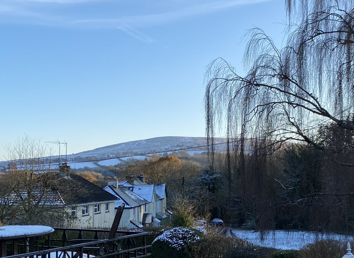 KestorDartmoor's tweet photo. 01/12/23…Beautiful sunset tonight in our car park. How lucky are we to look out onto winter days like this? 
#dartmoor #visitdartmoor #snow #destinationpub #destination #winter #Kestor #Manaton #villagelife https://t.co/9NSrmZojUE