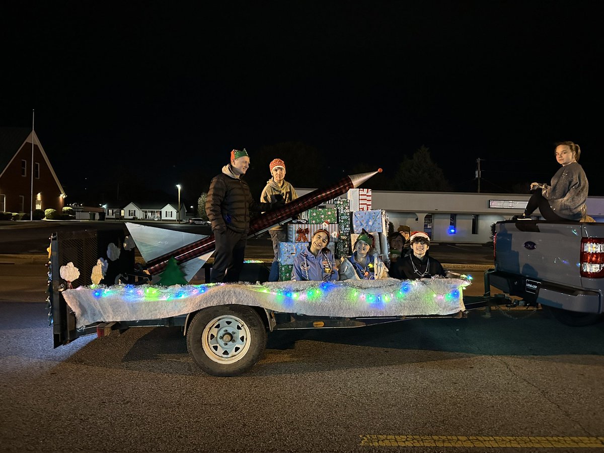 MshsRocketry's tweet photo. The MSHS rocketry team went “Rocketing Around the Christmas Tree”  last night in the Muscle Shoals Christmas parade. Back to work this weekend to aim for the @RocketContest national fly offs! https://t.co/QckIOLYJsT