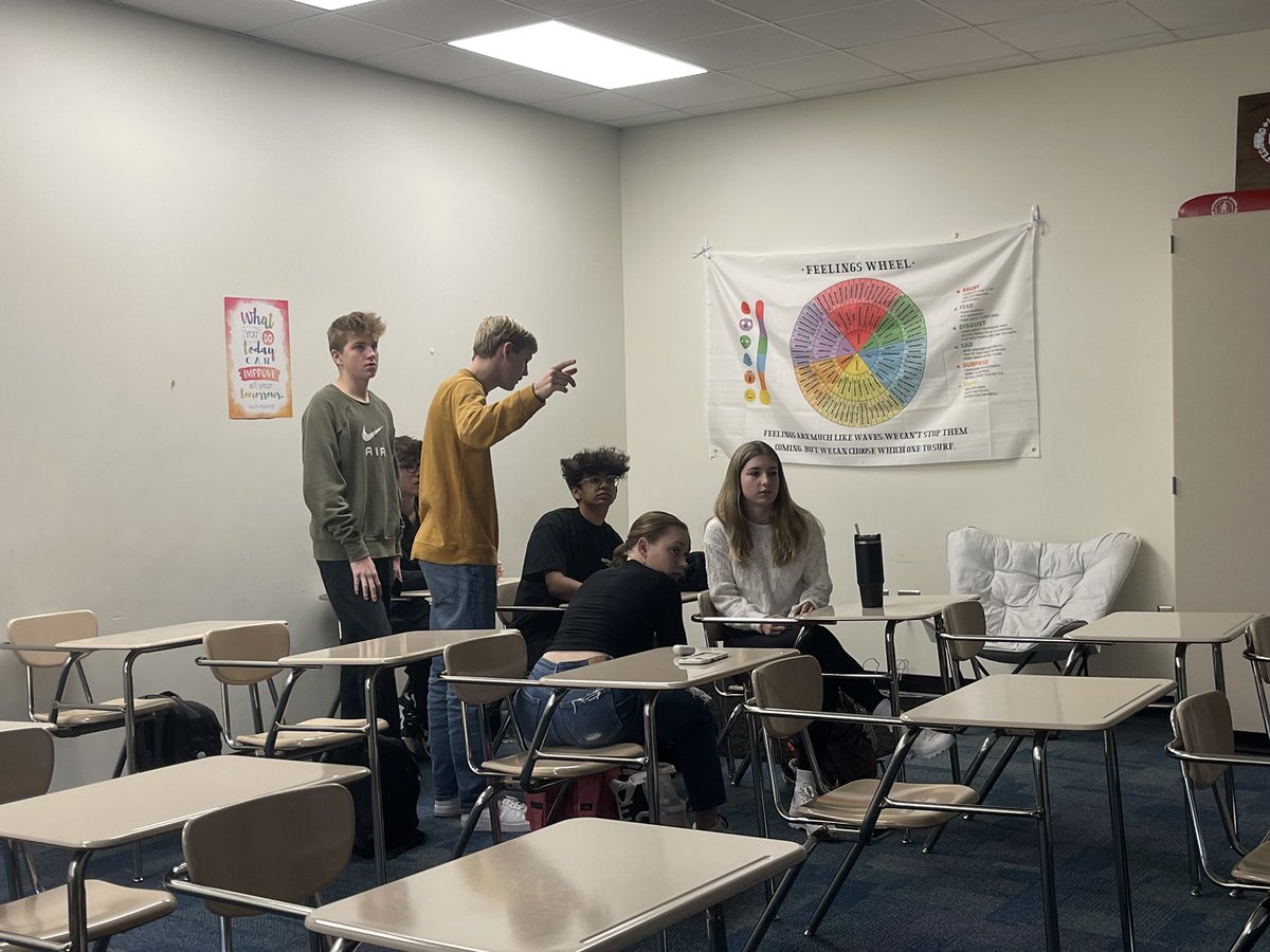 FTCSCFCHS's tweet image. Mrs Corbin&apos;s lifeguard class collaborating and playing classroom jeopardy to prepare for one of their exams to earn their lifeguarding certifications #WeAreFlashes
