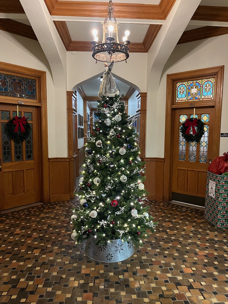HolyGhostPrep's tweet photo. It's beginning to look a lot like Christmas in Cornwells Hall at @HolyGhostPrep -- thanks to the decorative skills of the dynamic duo of Christine Rittenmeyer and Pat Esposito. #ThinkExcitement #ThinkGhost https://t.co/PU6GebC2rK
