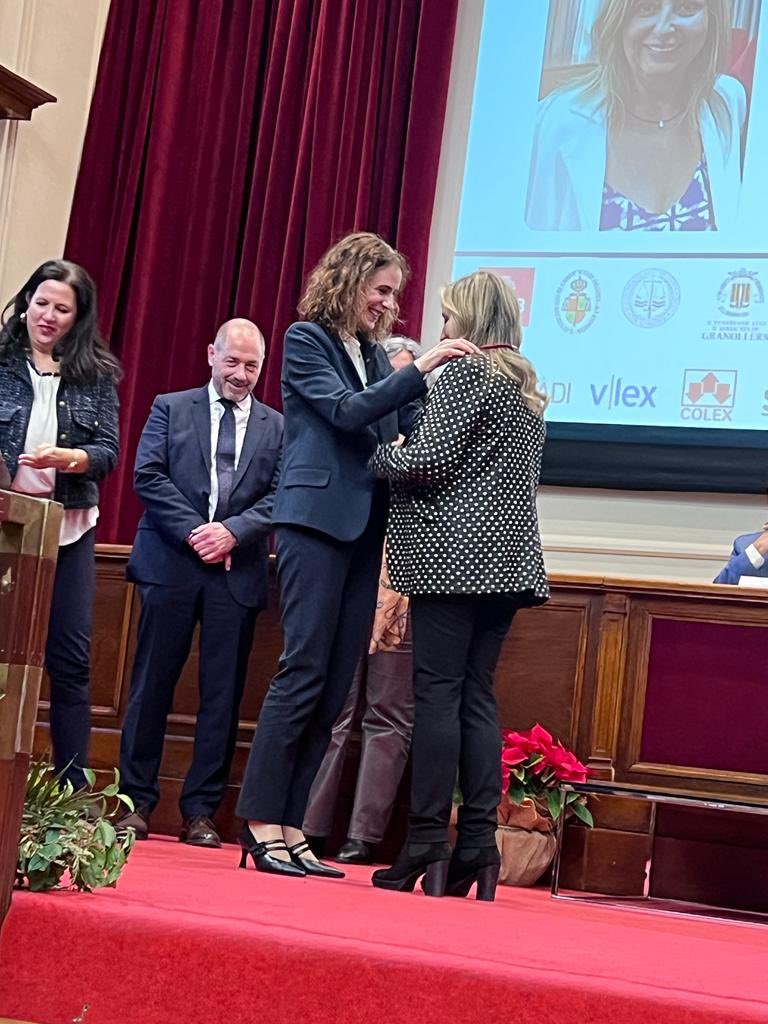 joan_quasar's tweet photo. Entrega de la Creu de l’Advocacia dels Il.lustres Col.legi de l’Advocacia Catalana a la meva Degana emèrita i amiga Lidia Condal en la XVI Jornada de les Juntes de Govern dels Col.legis de l’Advocacia Catalana @icavor @conselladvocat la seu del @icab https://t.co/eyCdh53QWC