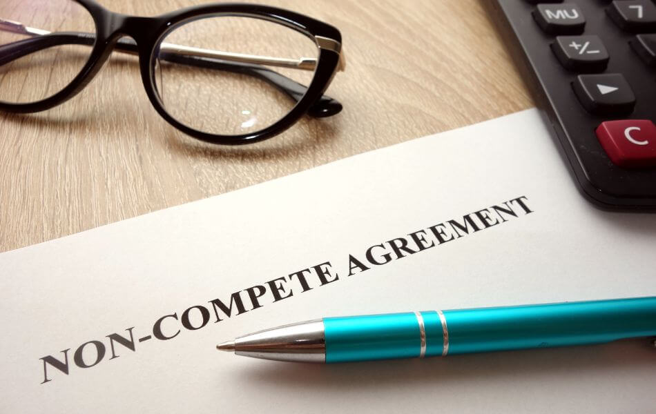 WorcesterLegal's tweet photo. Massachusetts workers, understand non-compete clauses. We shed light on their purpose, enforceability, and what you should know. Protect your rights. #NonCompete #EmploymentLaw #Massachusetts

https://t.co/cyYaGQWiVj https://t.co/8pyFYzeCWH