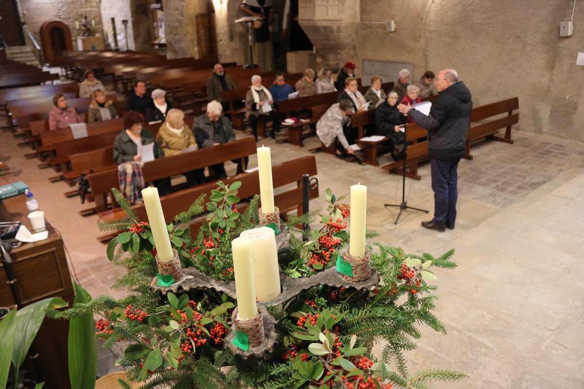 stmiquelespluga's tweet photo. 🙏🏼 Preparant-nos per l’#advent que arriba aquest diumenge, les parròquies de la Unitat Pastoral de l’Espluga, Vimbodí, Blancafort, Vallclara, Vilanova i Senan hem celebrat avui el nostre primer #recés comunitari. 
#pregària #parròquia #oració #vespres #advent @esglesiatgn https://t.co/IQZBBVCphb