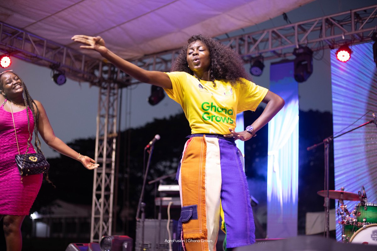 GhanaGrows's tweet photo. Our first giveaway for the night. AgroFusion1.0🔥🔥 is the new vibe 🔥
#agrofusion #springboardroadshow #ghanagrows #agriculture #festival #decemberparty https://t.co/gqrXY7lYnS