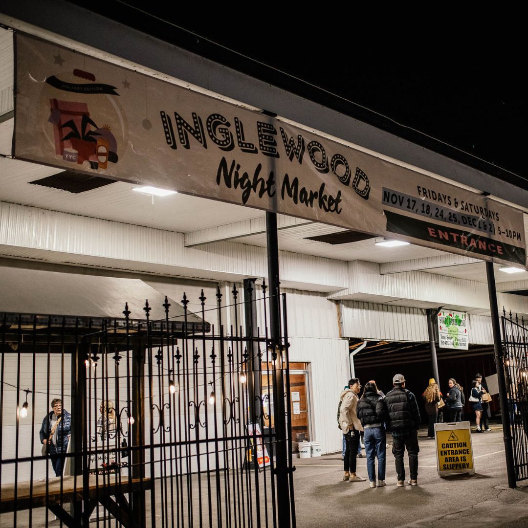 We’re looking forward to seeing all of you ✨TONIGHT✨ and spending the first day of December together! What a perfect way to kick off the holiday spirit... OFFICIALLY! 🎄 

See everybody tonight! 👋 #HolidayNightMarket23