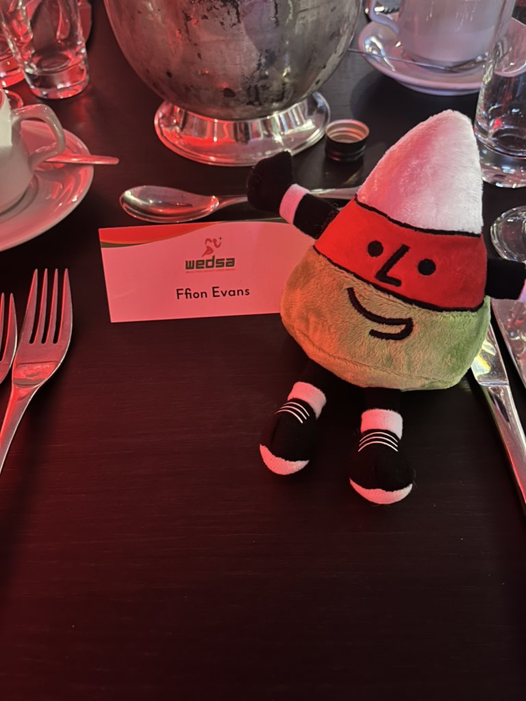 ffionelen1's tweet photo. WEDSA awards evening. 
Edrych ymlaen clywed am yr ymgeiswyr llwyddiannus heno 🥳. 
@wedsawards @Urdd https://t.co/FBT59cOHD9