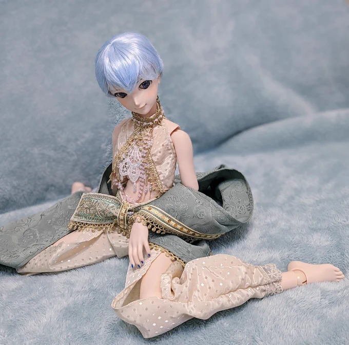 幫娃穿新衣服穿到三點 順便找了一個淺藍色假髮來戴 舞孃KAITO #DDKAITO