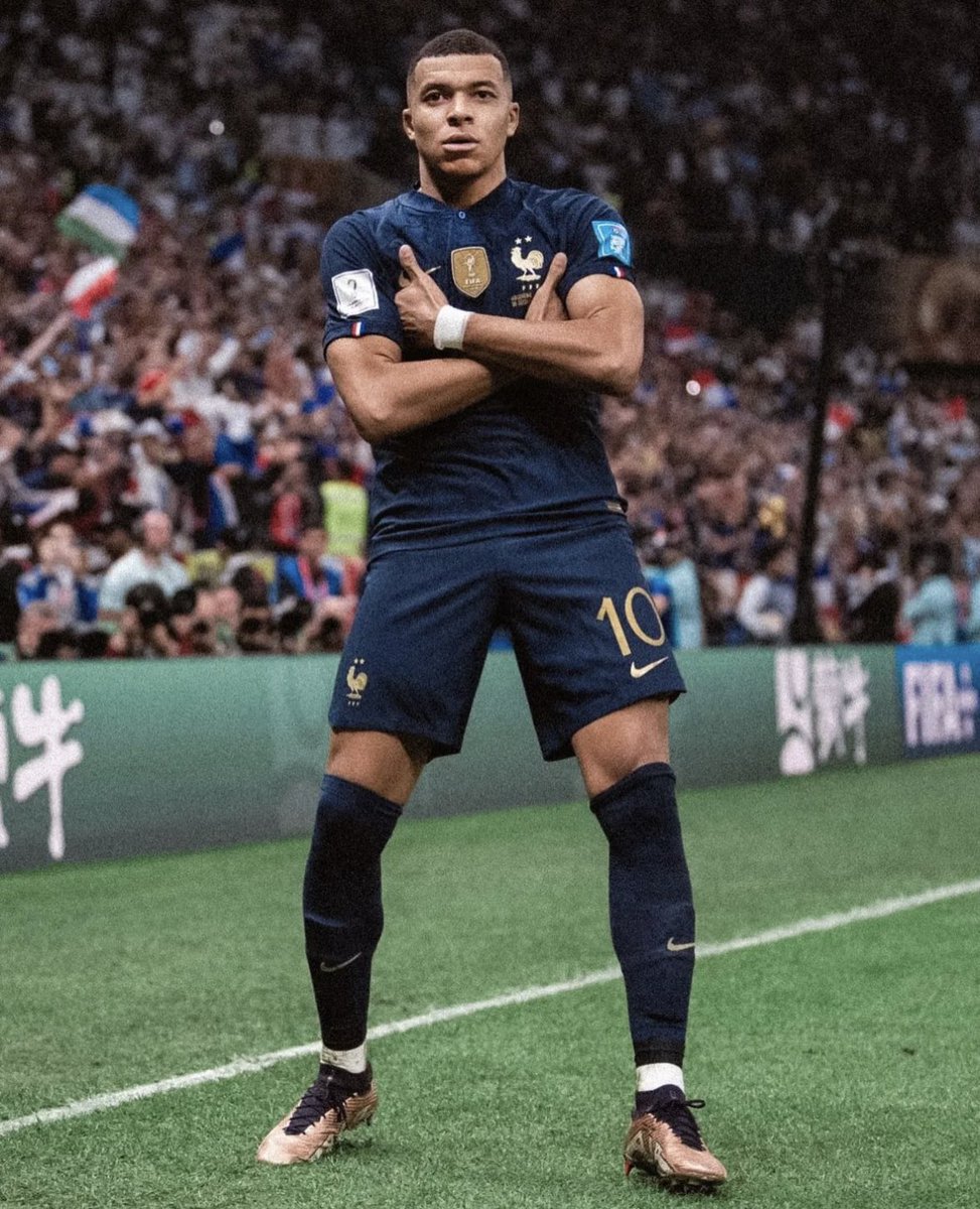 🚨 BREAKING: Mbappé is closer to renewing with PSG. They want him to play the Euros as a PSG player. The renewal offer is 1+1 year, if he doesn’t arrive in 2024, then Real Madrid will try to sign him after the 2026 World Cup. If not, then maybe 2027 or 2028. @RMCsport #rmalive 🇫🇷