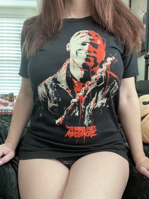 Slumber Party Massacre is my 2nd favorite horror movie! 🖤#horrorwhore #shirtcollector #frightrags #iloveslashers<a href="/tag/horrorwhore"class="tags"><span>#horrorwhore</span></a><a href="/tag/shirtcollector"class="tags"><span>#shirtcollector</span></a><a href="/tag/frightrags"class="tags"><span>#frightrags</span></a><a href="/tag/ilo"class="tags"><span>#ilo</span></a>