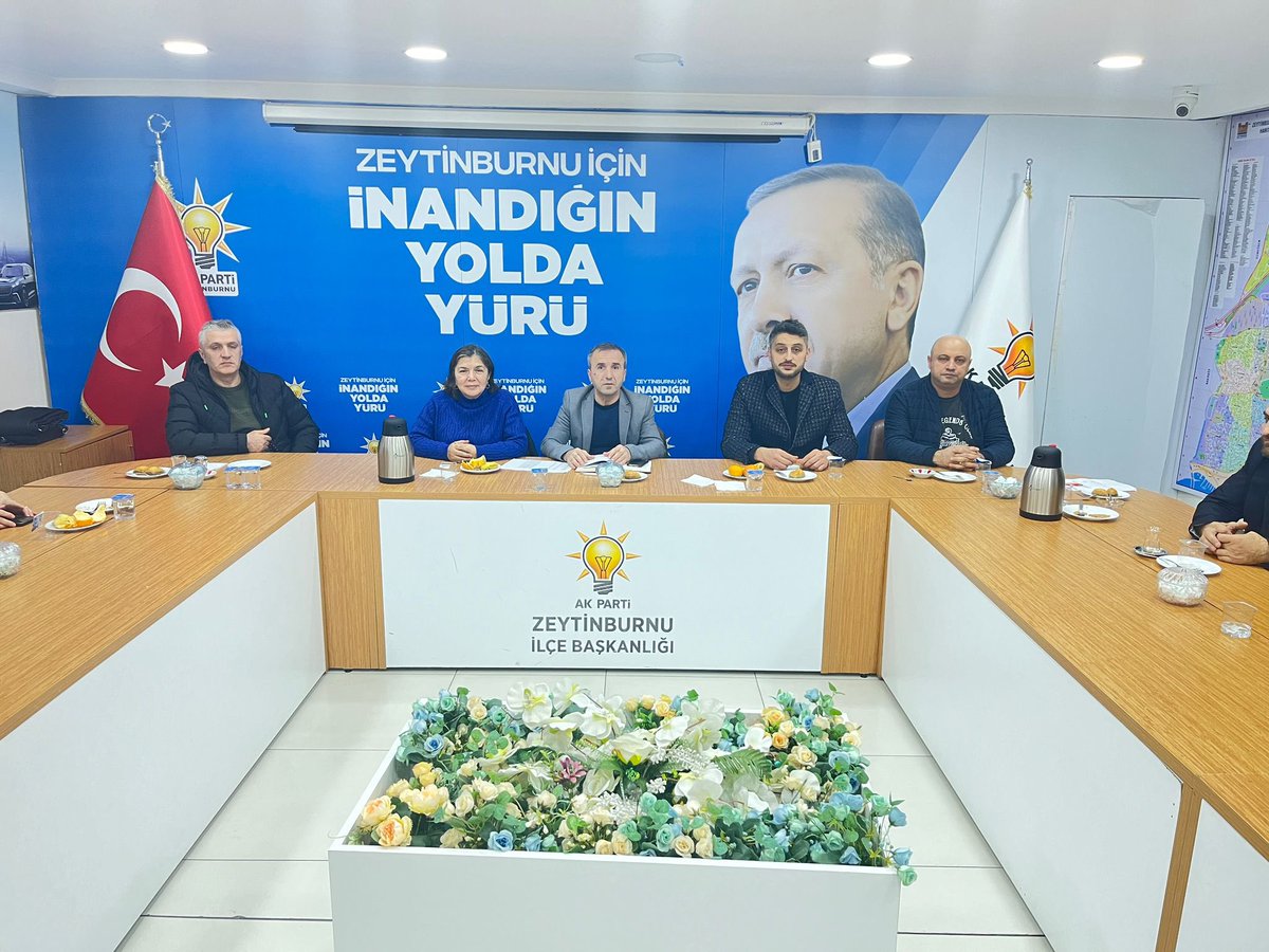 2024 seçimlerinde Zeytinburnu ve İstanbul için hep birlikte çalışıp, başarmak üzere akitleştiğimiz toplantımızı gerçekleştirdik.

📍Veliefendi Mahalle Toplantısı

#Yenidenİstanbul 

<a href="/omerrarisoy/">Ömer Arısoy</a> <a href="/selamidelibalta/">A.Selami Delibalta🇹🇷</a> 
<a href="/akadirbas/">Abdülkadir Baş🇧🇦🇹🇷</a> <a href="/omerekin73/">Ömer Ekin</a> <a href="/emriyetekin63/">Emriyetekin63</a>