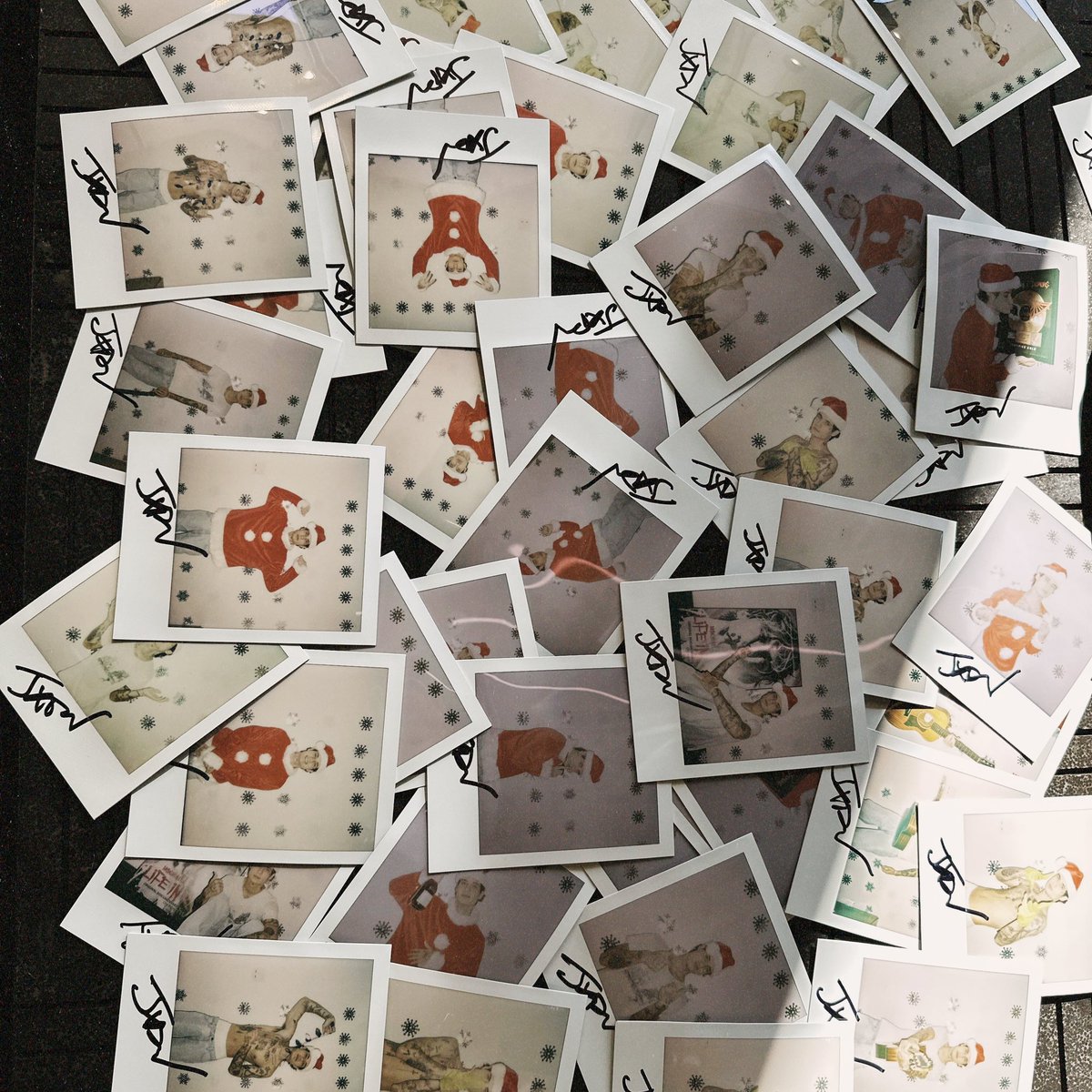 jxdn_access's tweet image. seasons greetings 🎅🏼👀