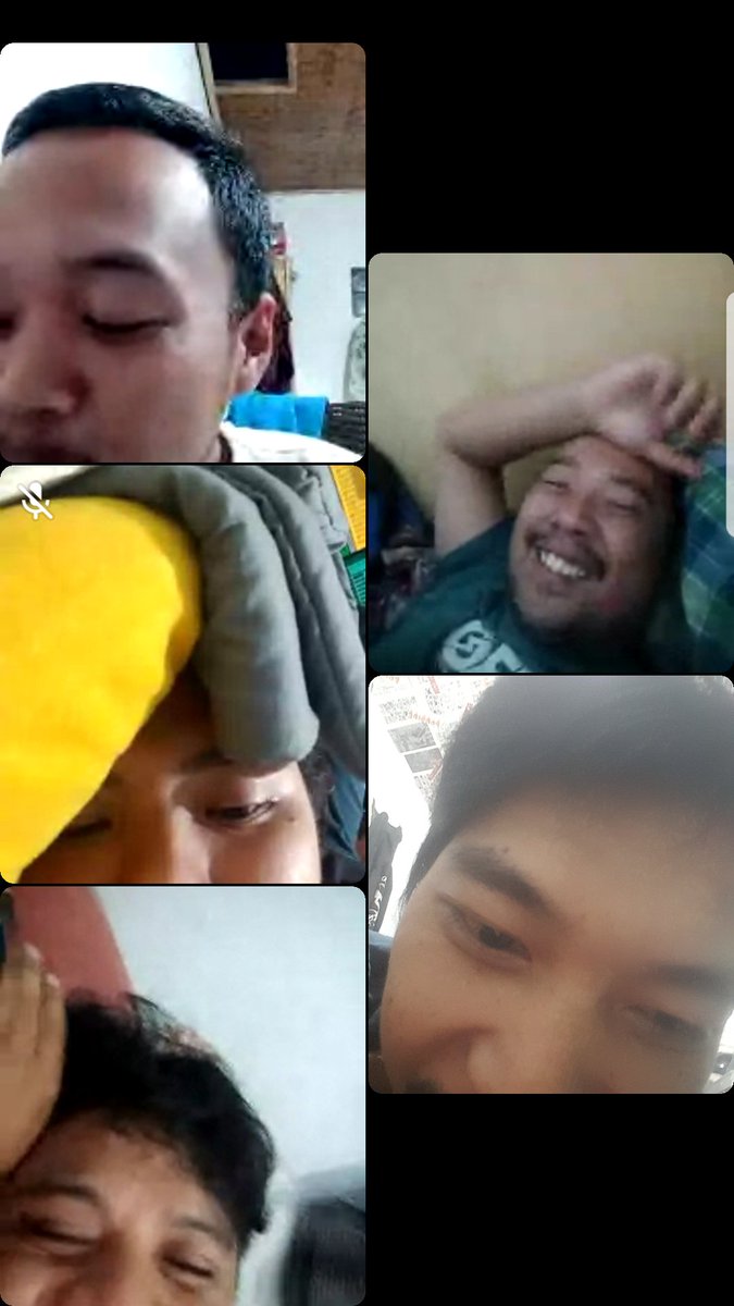 RopiRadian's tweet photo. sleep callan sambil ngbahas perpolitikan dinegara adidaya, ampun aing ah :( @aditiansoe @bangtuss_colour  @TaufikH28081895 https://t.co/UDQRhwhFBd