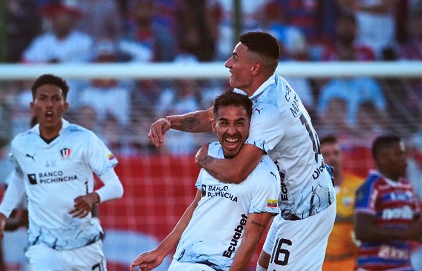 laredecuador's tweet photo. 🔥 SORTEO 🔥 

¡Nos vamos al estadio para el partido @LDU_Oficial vs @ClubMushucRuna1! 

Sigue las instrucciones para ganar ⬇️
1. Síguenos 
2. Comenta tu pronóstico 
3. Dale RT a este post  

Recuerda estar pendiente a nuestras redes para conocer a los ganadores 🥳 https://t.co/0Mmkfgmejq