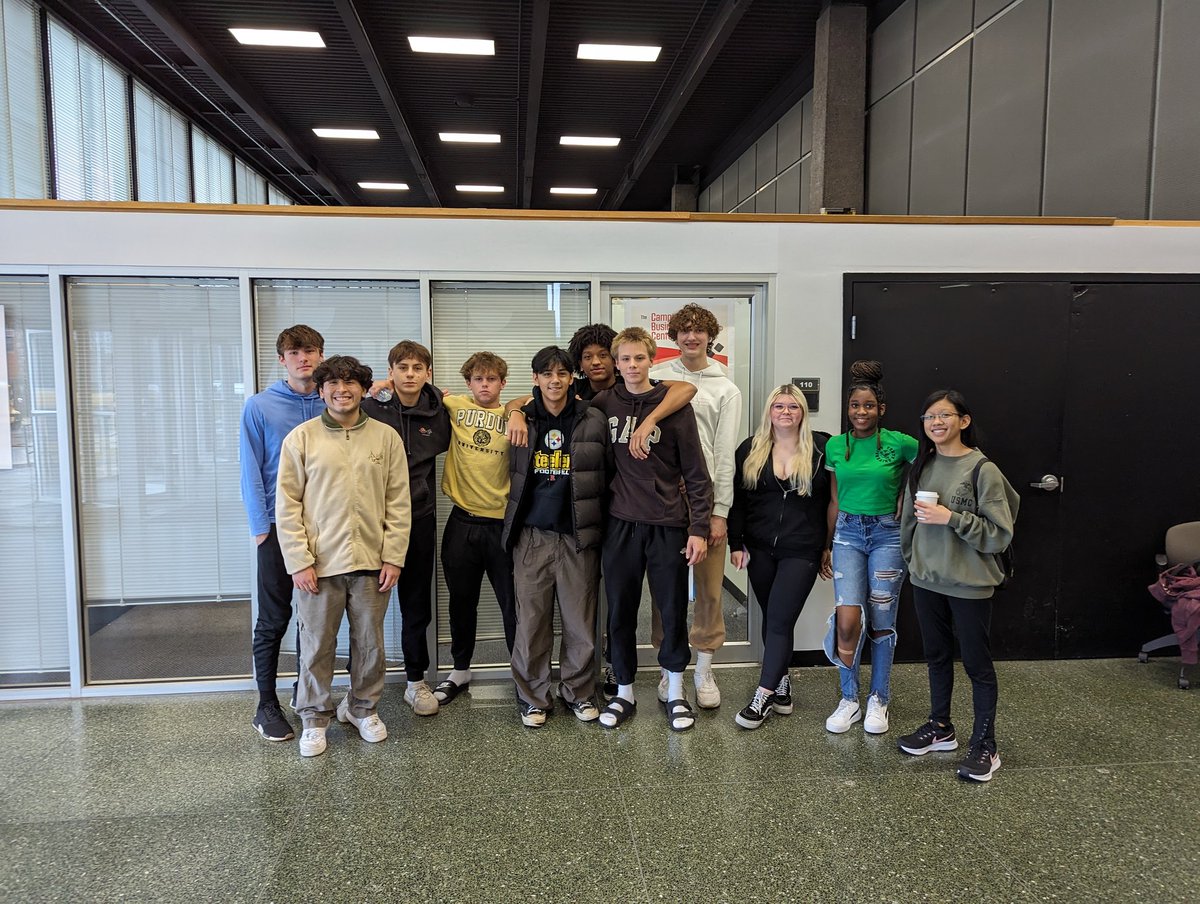 jschaap13's tweet photo. @GrantBulldogs INCubator students spent the day at Illinois Institute of Technology seeing entrepreneur pitches and a mock class! https://t.co/jdrxTMNAZ5