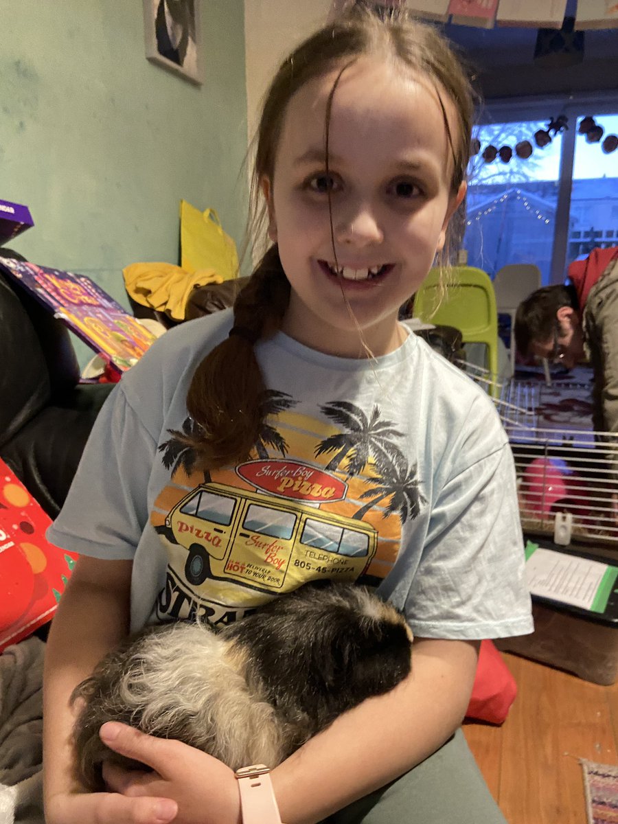 ilona_harvey's tweet photo. @WellfieldMiddle Betsy getting lots of love and cuddles this weekend Kara from 7W and her little sister Thea ❤️ https://t.co/djpn6jr8NH