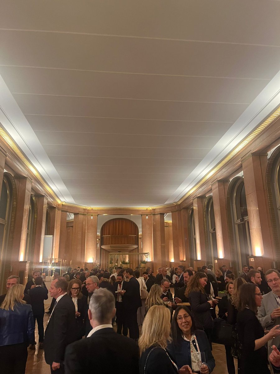 Des remerciements à toutes les personnes présentent au #DigiWorldSummit. Maintenant, place au cocktail pour clôturer cette dernière journée! À l’année prochaine !👏👏

#DigiWorldSummit #DSW23