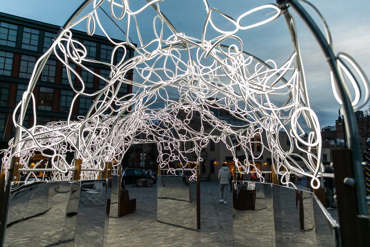 Discover holiday magic in the Meatpacking District! Join us for the kick-off of our 3rd annual #LightsOnTheCobbles event, and dive into the festive spirit of an NYC winter wonderland. Mark your calendars for the official lighting on December 7th! ✨ #MeatpackingNY