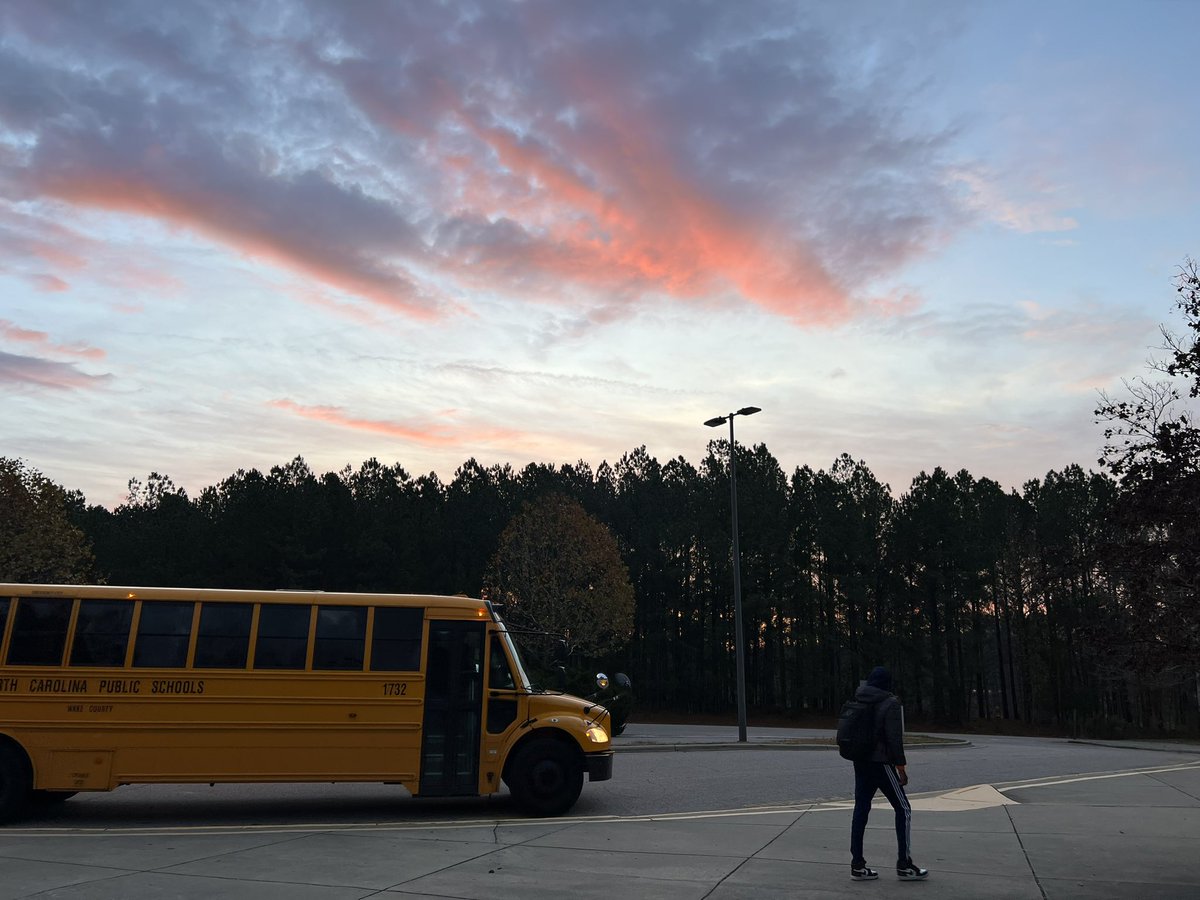 K_J_Hutchinson's tweet photo. This morningโs light show was lovely as we greeted our students on this fine Friday. Always enjoy when our middle schoolers point out the beauty of a morning. #Centennovators #OurDen @CCMMSRedwolves https://t.co/a3w2NwwSQi