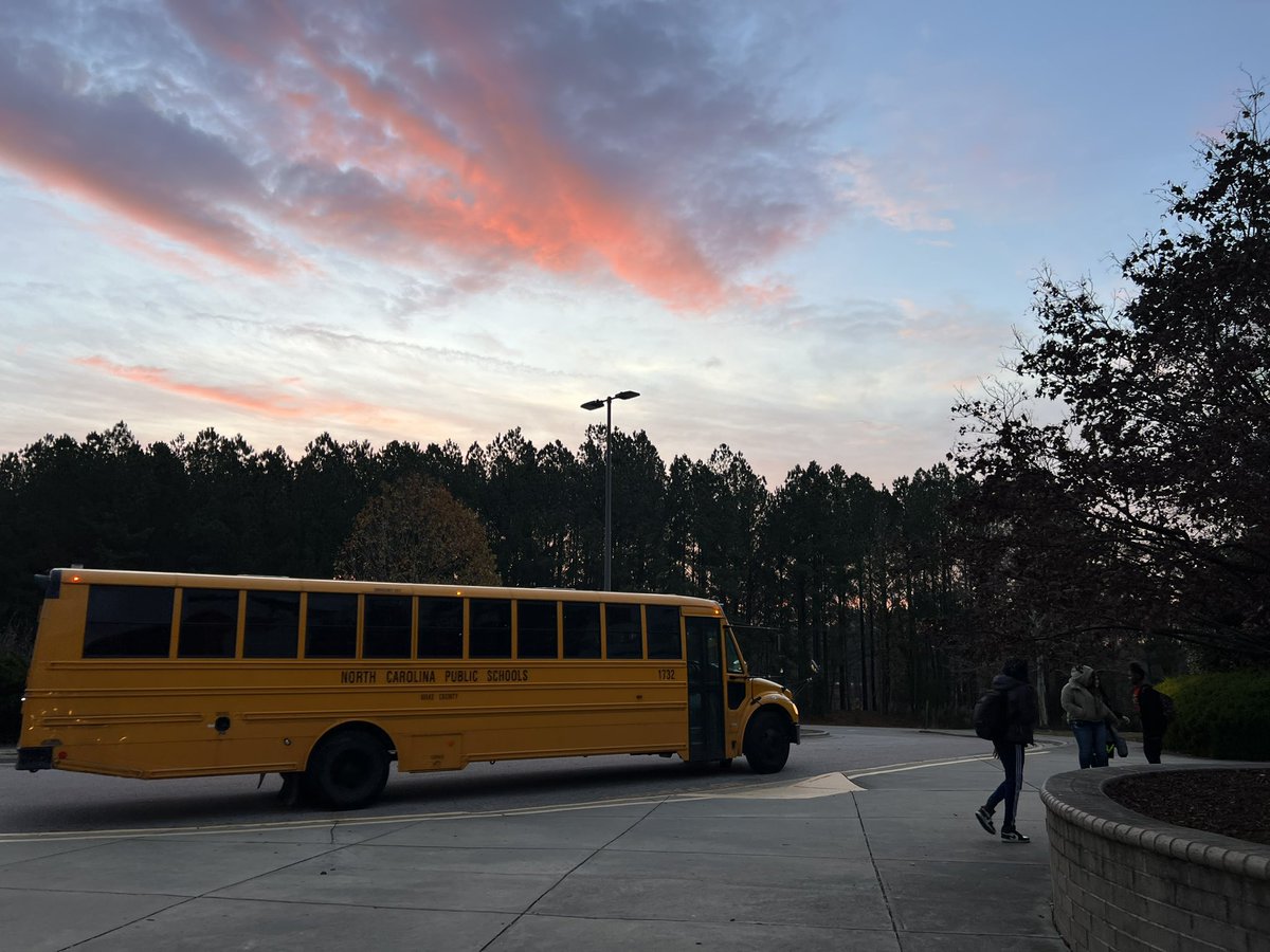 K_J_Hutchinson's tweet photo. This morningโs light show was lovely as we greeted our students on this fine Friday. Always enjoy when our middle schoolers point out the beauty of a morning. #Centennovators #OurDen @CCMMSRedwolves https://t.co/a3w2NwwSQi