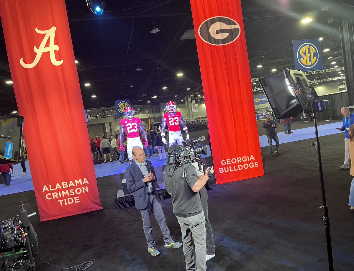 BassinDawg's tweet photo. #Dawgs PawwwwwwllI says It Just Means More!
π―πΆππ #GoDawgs #SECFanfare https://t.co/fenPeL71wC