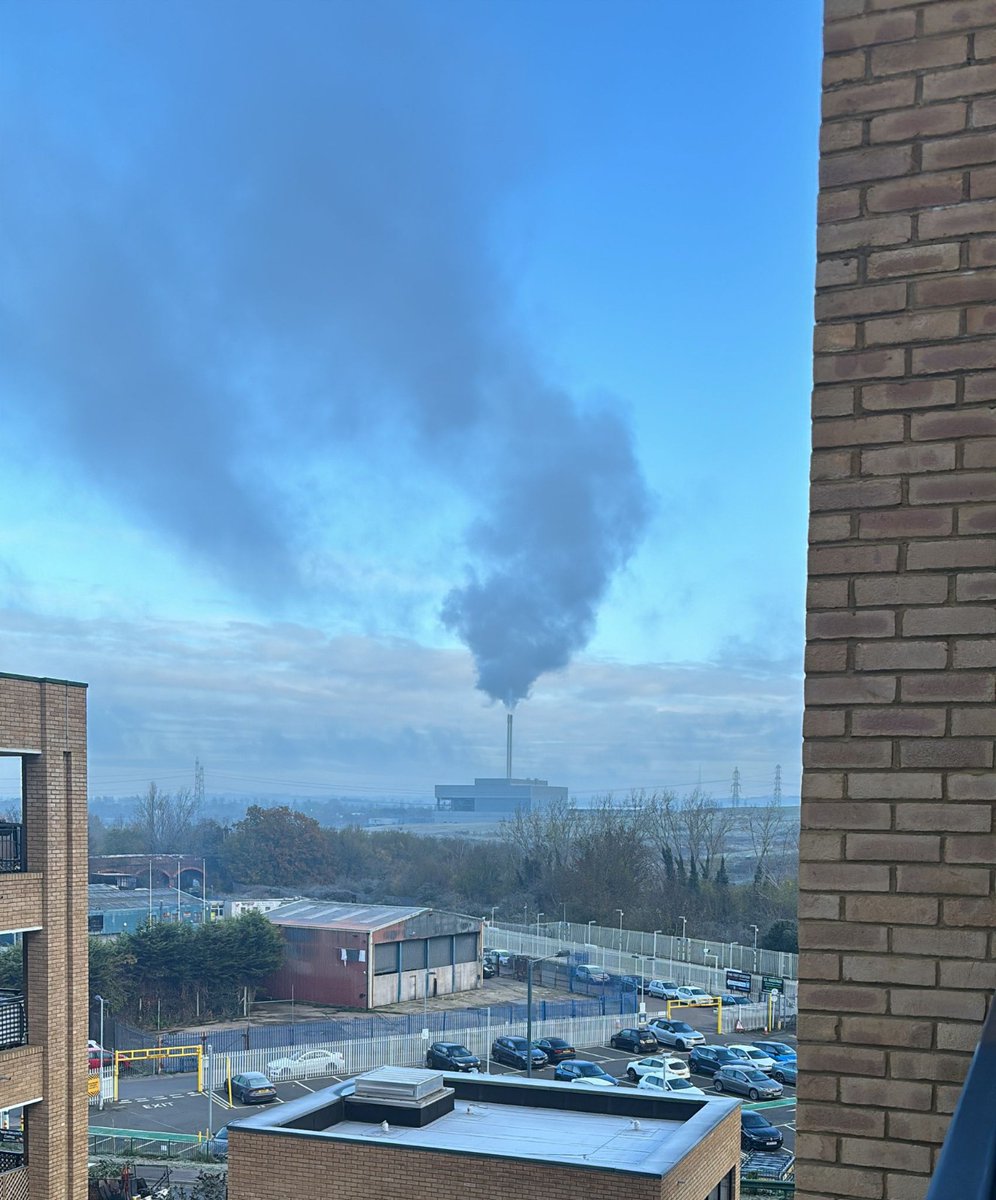 cwclp's tweet photo. #Steam from #bread baking in #Hackbridge smells nice vs #smoke from burning which doesn't. Why do @Bobby_Dean &amp; @SuttonLibDems always defend their incinerator? #NoChange #InBed #GeneralElectionN0W https://t.co/Mck8oYYqao