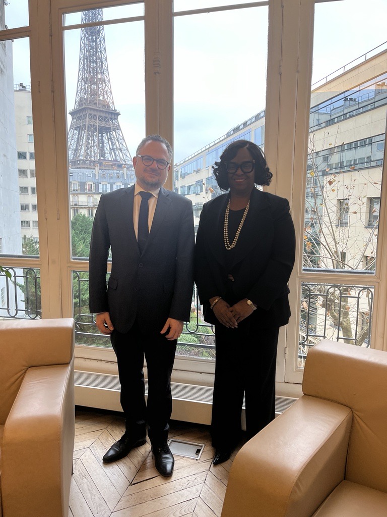 Thrilled to meet w/ David Avram of <a href="/MEDEF_I/">MEDEF International</a> &amp; <a href="/fivesgroup/">Fives</a> in #Paris.

As a pioneer in industrial engineering w/ a strong focus on sustainability, #EXIM is eager to build partnerships w/ #MEDEF &amp; #Fives that promote US manufacturing &amp; drive the transition to a low-carbon economy.